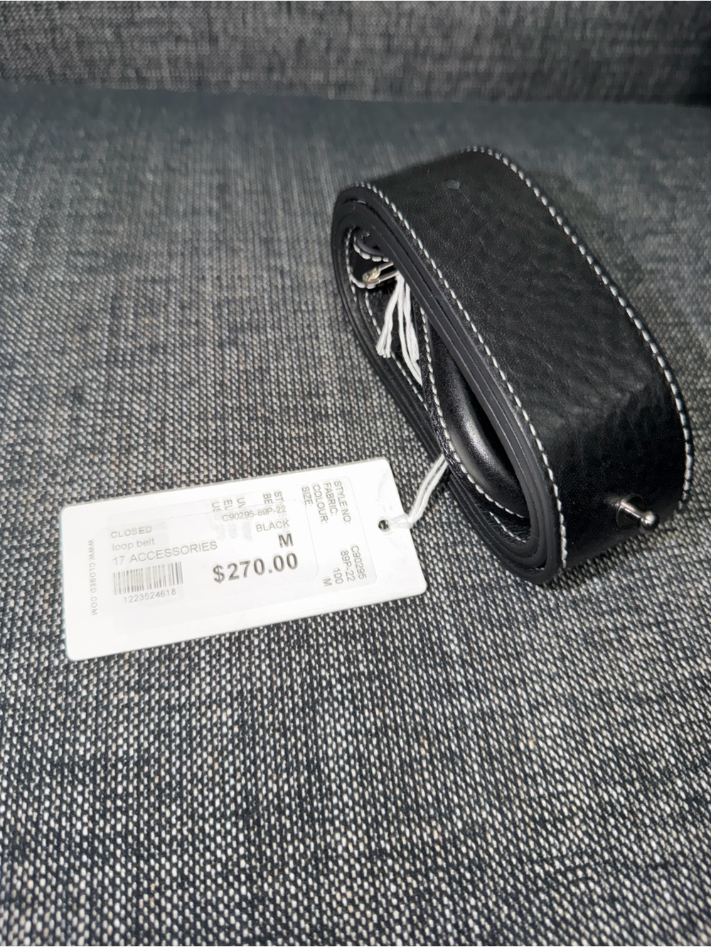 NWT Medium CLOSED loop belt in black